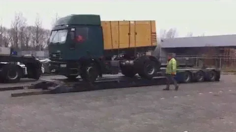 DPX: Loading Iveco 440-E42 / Olympian GEH275 (2)