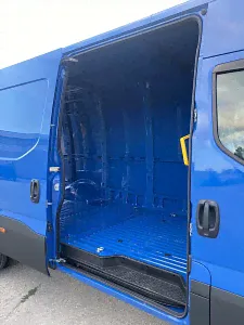 Цельнометаллический фургон Iveco Daily (база)-2