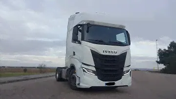 TruckVlog #14 |Asi es la cabina del NUEVO IVECO S Way | Laur's Garage |