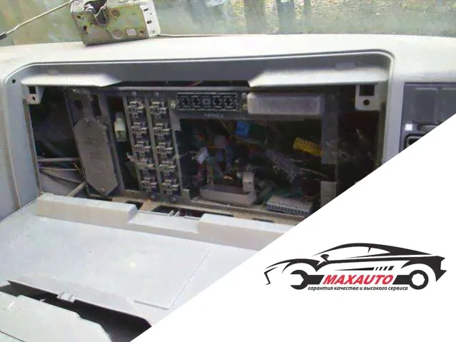 Блок предохранителей Iveco Eurocargo 2000г. (артикул 010-44903176)-0